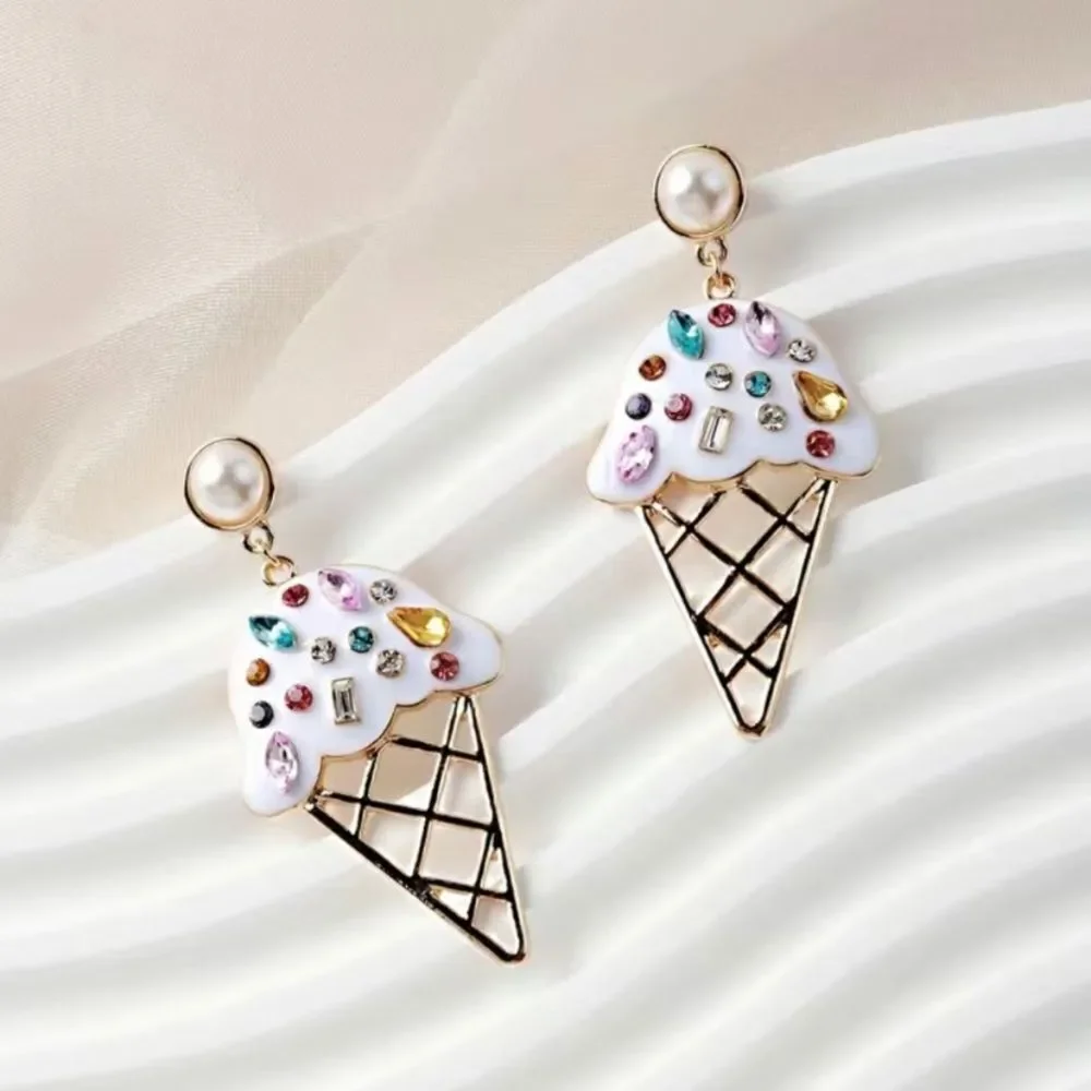 π
π π
Darling BoHo Rhinestone π IceβCream Earrings π¦β¨ - Picture 7 of 13